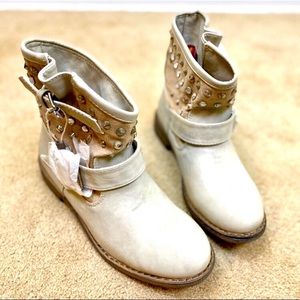 👢NWT! FRANCESCO MILANO Beige Booties w/ Studs US 6, EU 36